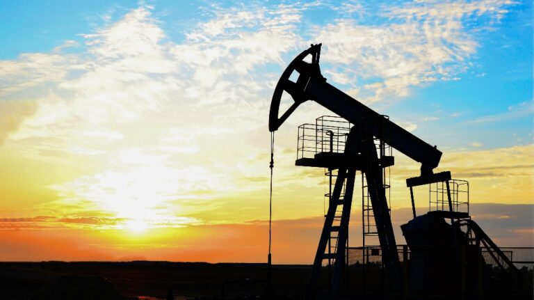 Oil drilling derrick